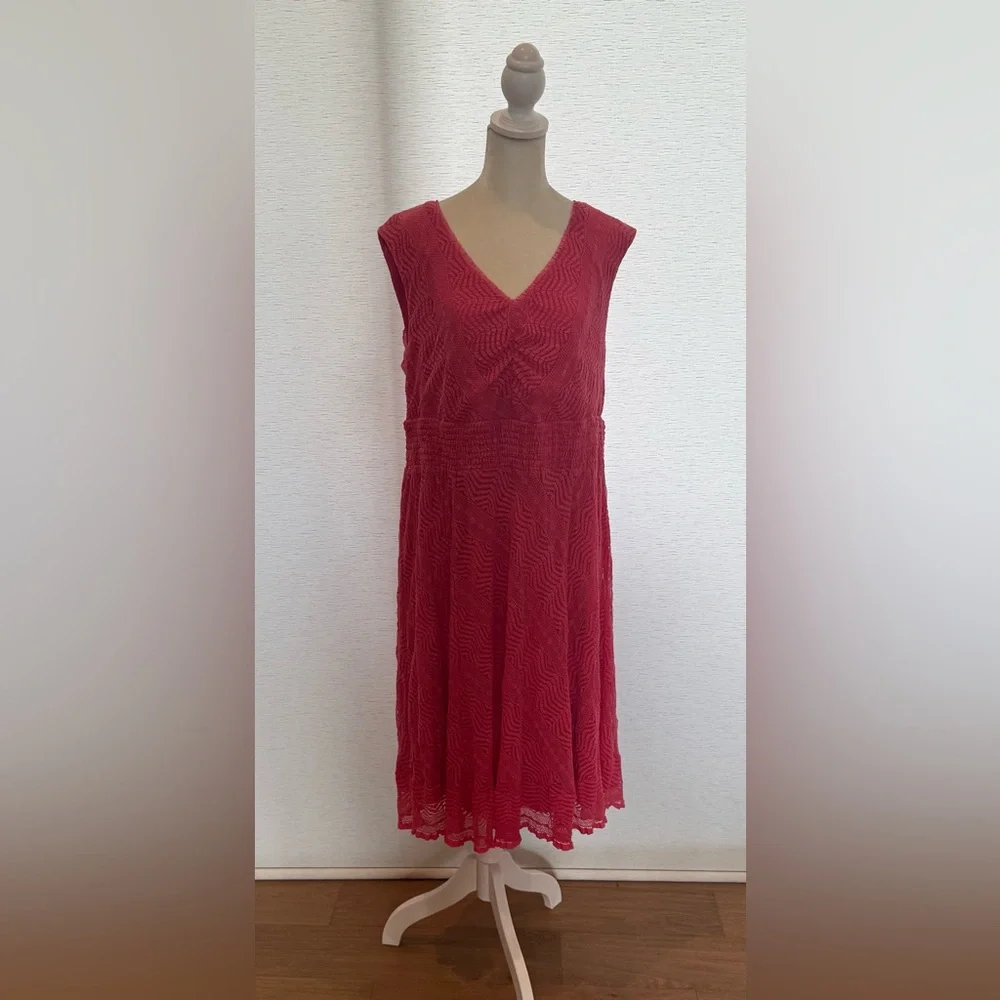 Rabbit Rabbit Rabbit Textured Red Midi Dress - Picture 3 of 13